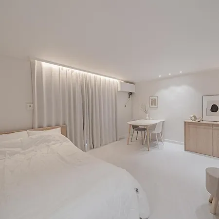 304 Apgujeong House